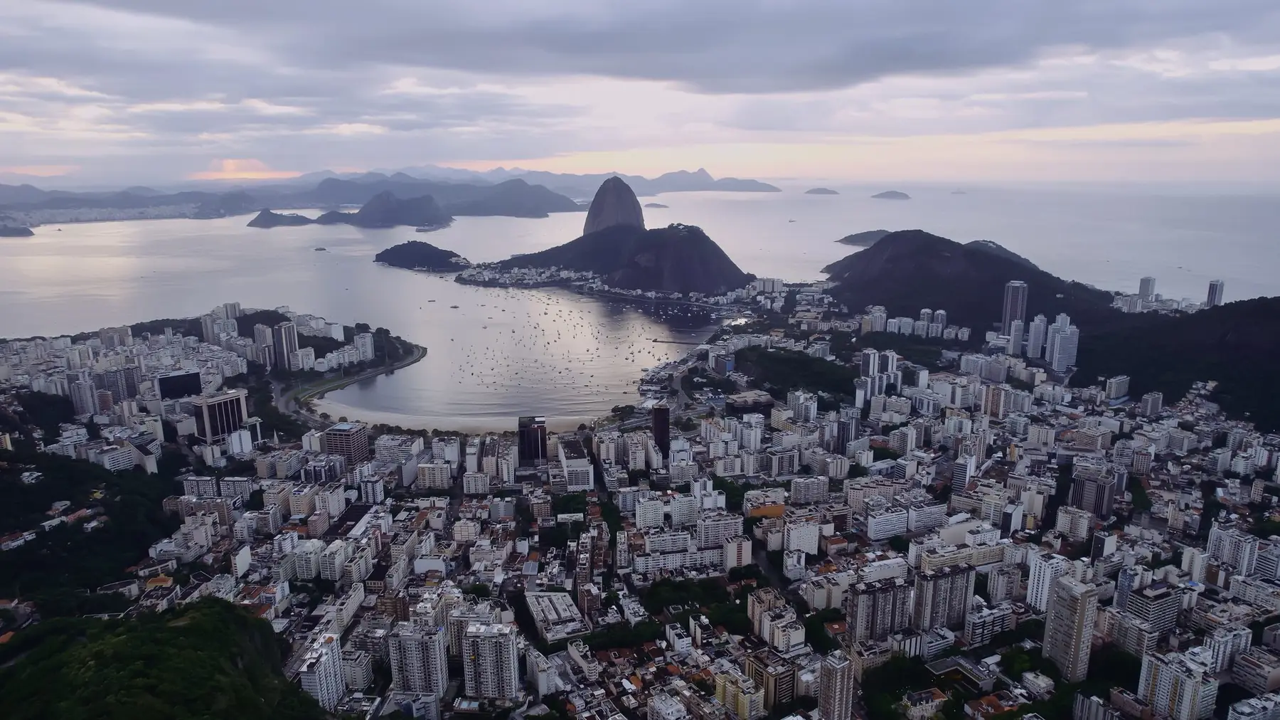 Vista do Rio de Janeiro e da Baía de Guanabara